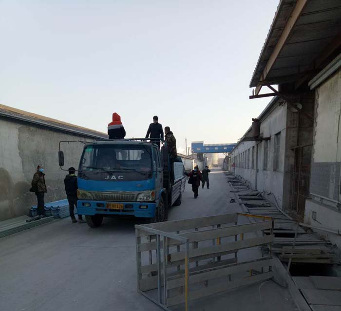 北京客戶訂購我公司玻纖鎂質凝膠防腐防火瓦制品03