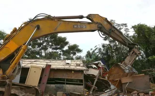 整頓大棚房成了一刀切的代名詞，斷水斷電磚瓦不留，拆成了荒蕪！